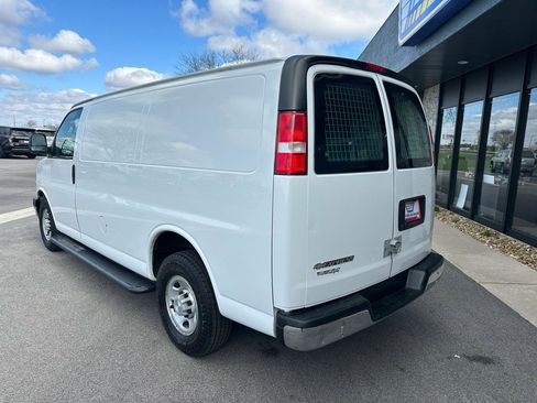 Used 2018 Chevrolet Express 2500 w/ Driver Convenience Package image 5