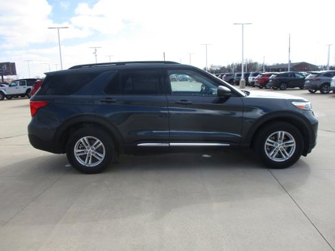 Used 2024 Ford Explorer XLT w/ Equipment Group 202A image 7