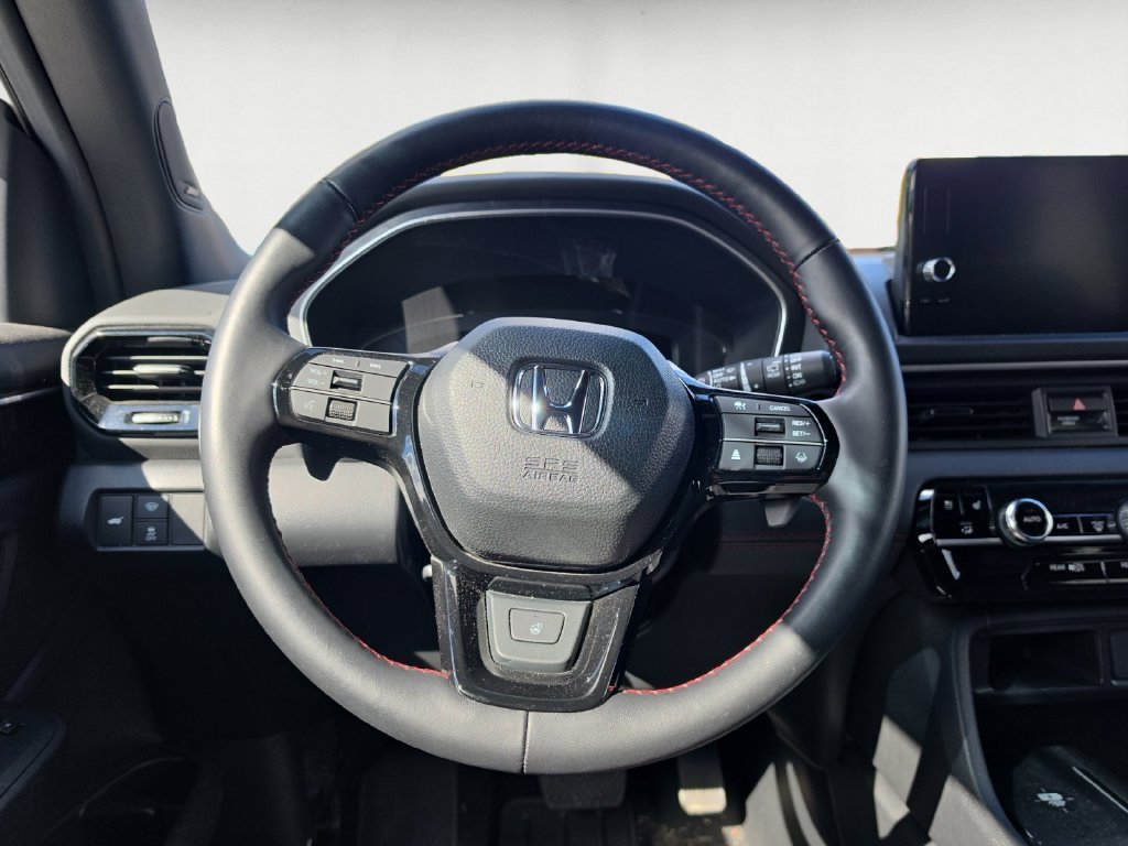Used 2025 Honda Pilot Black Edition image 13