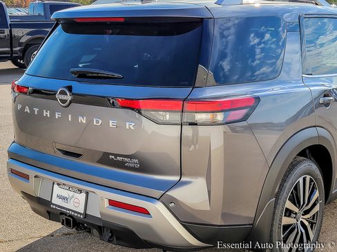 New 2025 Nissan Pathfinder Platinum image 6