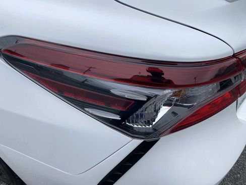 Used 2024 Toyota Camry SE image 11