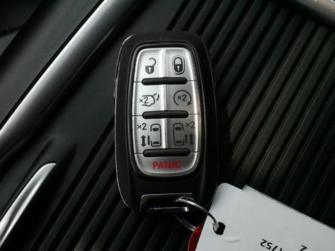 Used 2023 Chrysler Pacifica Touring-L FWD image 30