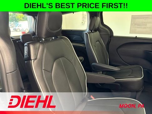 New 2027 Chrysler Pacifica Limited AWD/4WD image 14