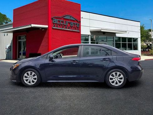 Used 2021 Toyota Corolla LE FWD image 2
