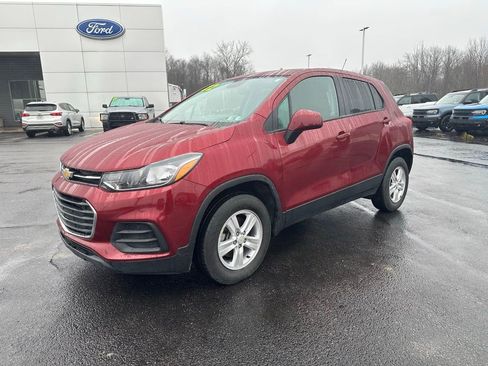 Used 2022 Chevrolet Trax LS w/ Tint and Cruise Package image 1