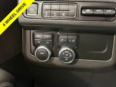 Used 2022 GMC Yukon XL Denali AWD/4WD image 2