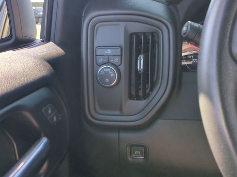 Used 2022 Chevrolet Silverado 1500 Custom image 17