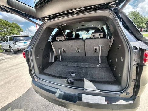 Used 2023 Chevrolet Traverse LT w/ LPO, Cargo Package AWD/4WD image 25