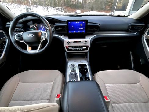 Used 2024 Ford Explorer XLT image 36