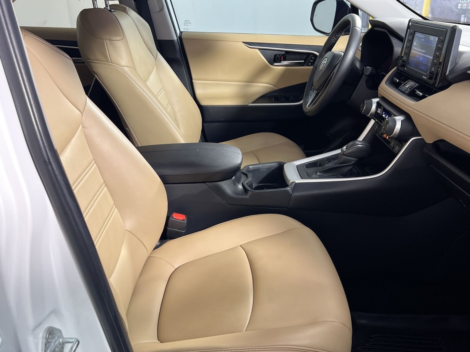 Used 2022 Toyota RAV4 XLE Premium AWD/4WD image 28