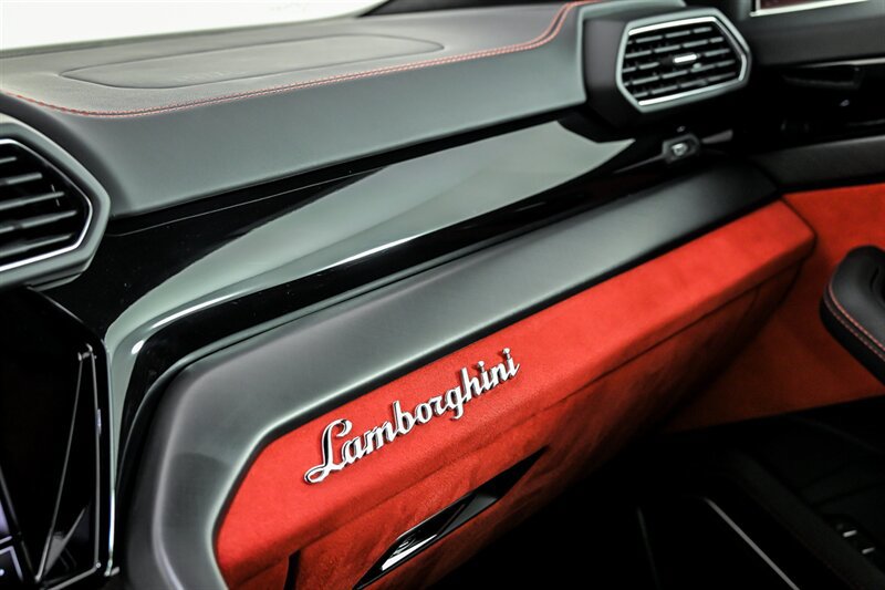 Used 2021 Lamborghini Urus AWD/4WD image 30