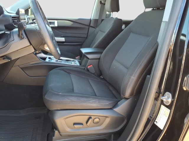 Used 2023 Ford Explorer XLT AWD/4WD image 18