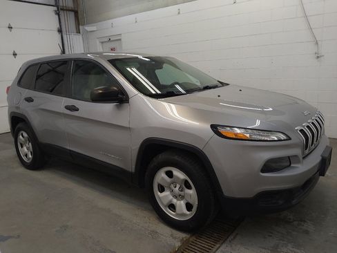 Used 2016 Jeep Cherokee Sport image 11