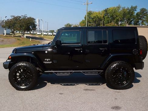 Used 2016 Jeep Wrangler Unlimited Sahara w/ Trailer Tow Group AWD/4WD image 4