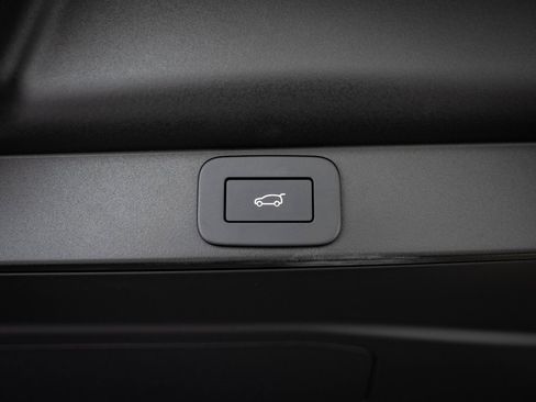 New 2026 Land Rover Range Rover SE image 19