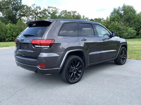 Used 2019 Jeep Grand Cherokee Altitude AWD/4WD image 7