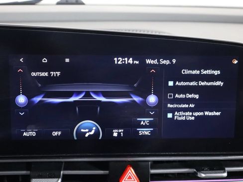 Used 2025 Hyundai Elantra SEL FWD image 35