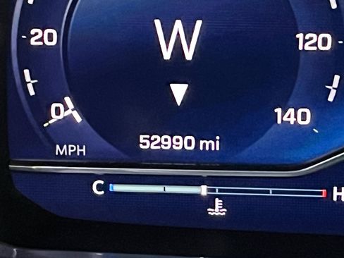 Used 2023 Chevrolet Suburban Premier image 19