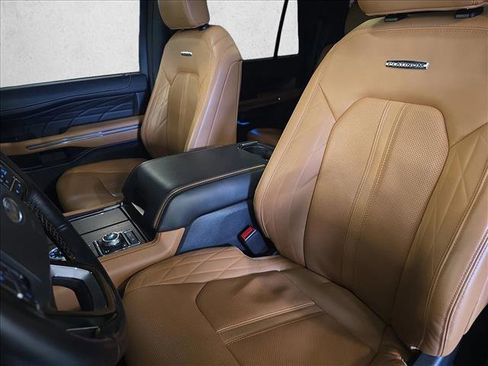 Used 2023 Ford Expedition Platinum image 17