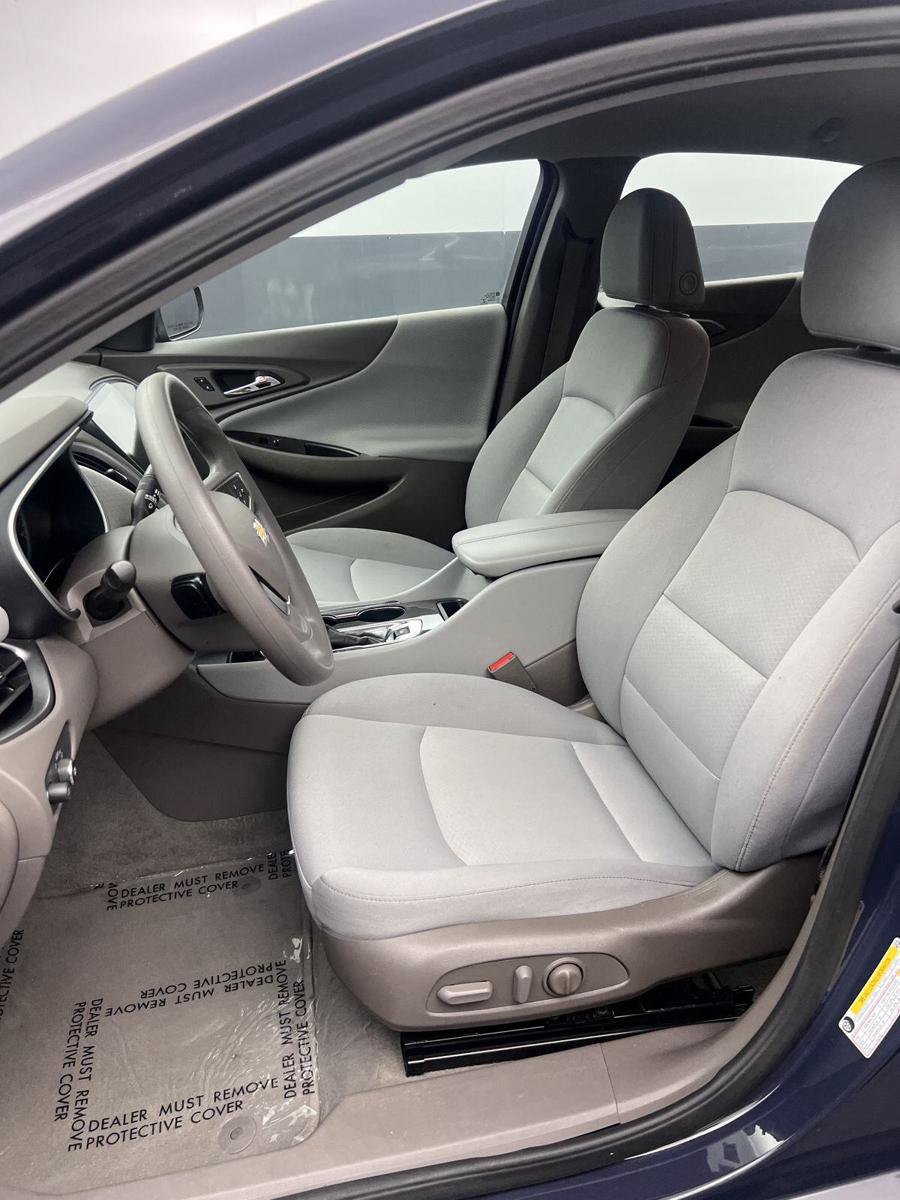 Used 2025 Chevrolet Malibu LT FWD image 4