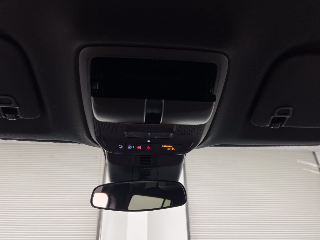 Used 2024 Chevrolet Traverse LT FWD image 71