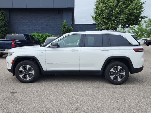 Used 2022 Jeep Grand Cherokee Limited 4xe w/ Luxury Tech Group II AWD/4WD image 4