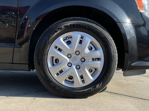 Used 2017 Dodge Grand Caravan SE w/ Power Window Group image 9