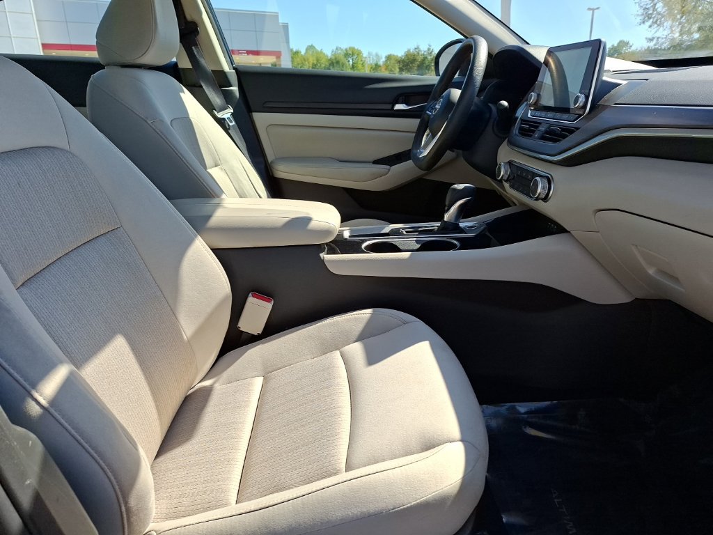 Used 2024 Nissan Altima 2.5 SV FWD image 30