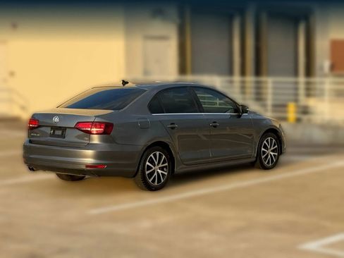 Used 2017 Volkswagen Jetta SE image 8