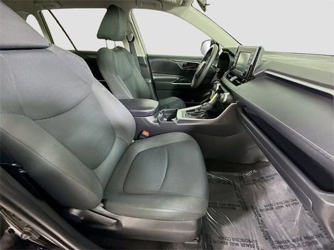 Certified 2020 Toyota RAV4 LE image 25