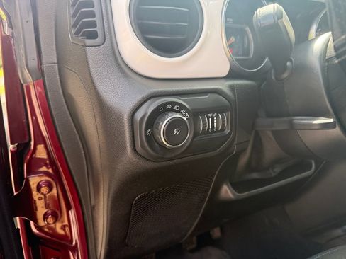 Used 2021 Jeep Wrangler Sport AWD/4WD image 18