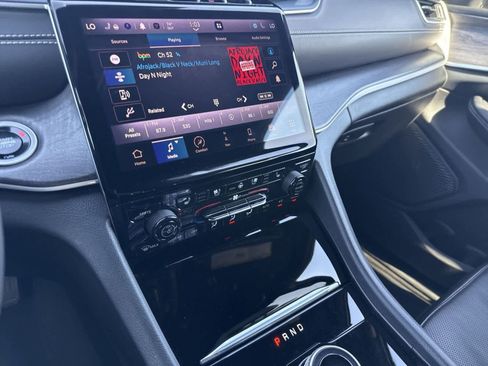 Used 2024 Jeep Grand Cherokee L Limited w/ Luxury Tech Group II image 19