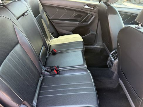 Used 2024 Volkswagen Tiguan SE AWD/4WD image 27