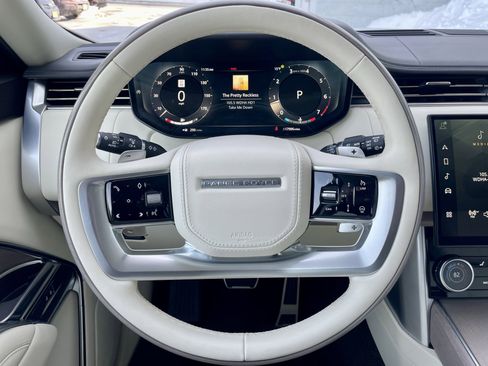 Used 2023 Land Rover Range Rover SE image 21