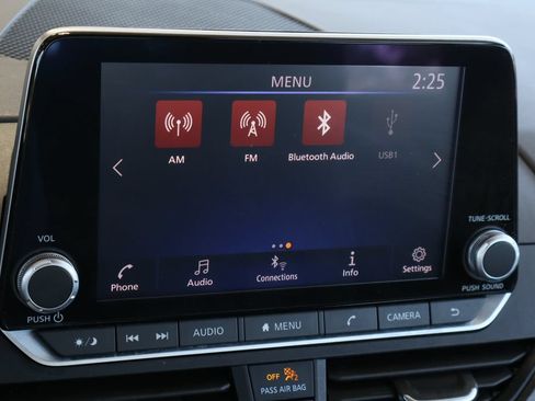 Used 2024 Nissan Altima 2.5 SV FWD image 15
