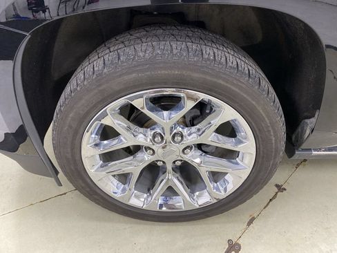 Used 2017 Cadillac Escalade Premium Luxury AWD/4WD image 27