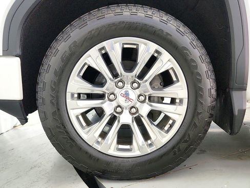 Used 2019 GMC Sierra 1500 Denali w/ Technology Package AWD/4WD image 39