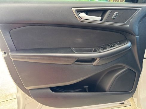 Used 2016 Ford Edge SE image 12