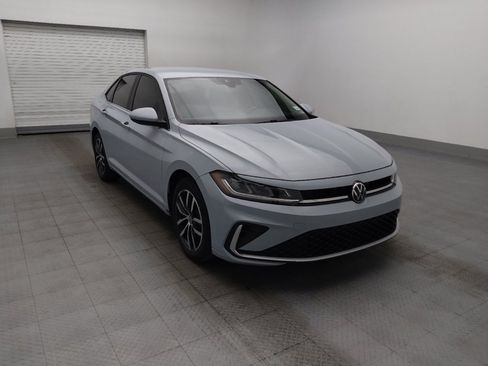 Used 2025 Volkswagen Jetta SE FWD image 13