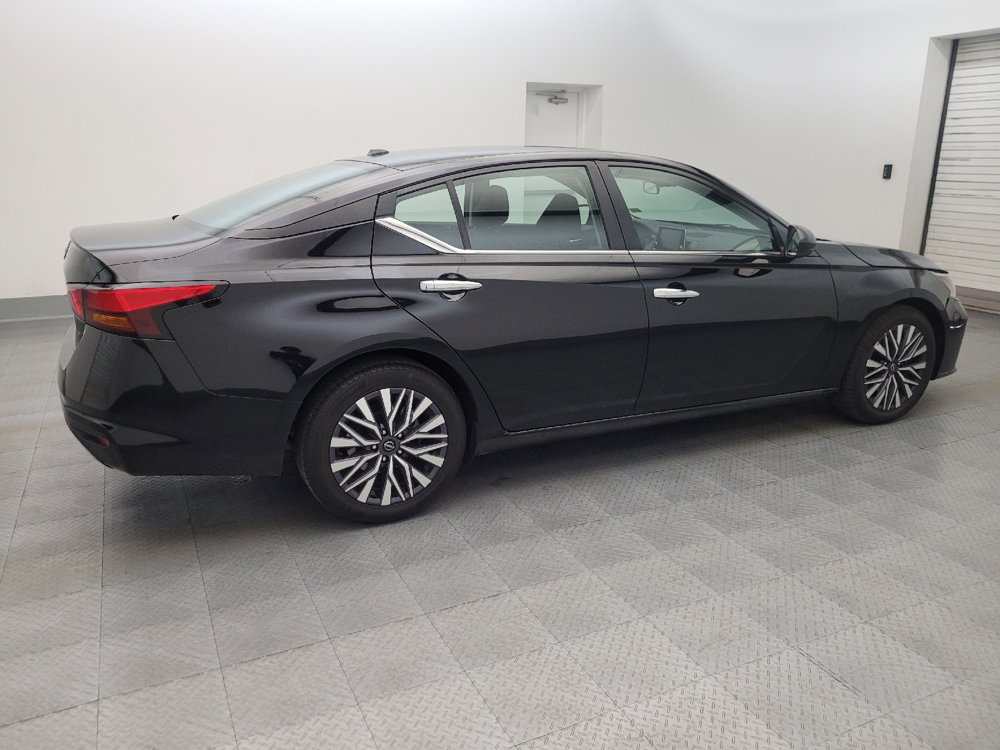 Used 2025 Nissan Altima 2.5 SV FWD image 10