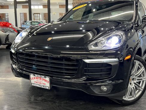 Used 2018 Porsche Cayenne Platinum Edition image 4