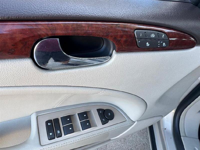 Used 2007 Buick Lucerne CXL w/ Luxury Package FWD image 37
