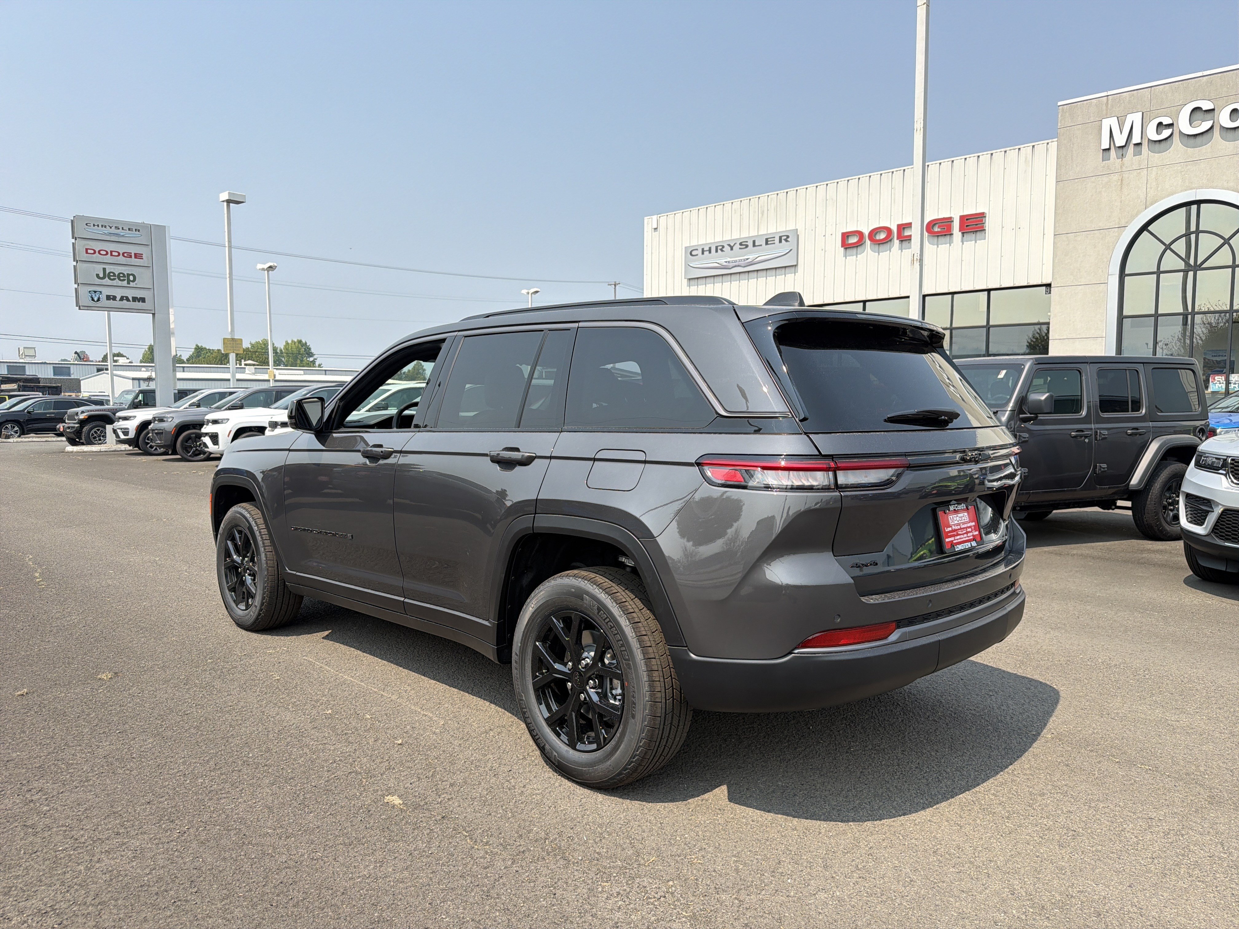 New 2026 Jeep Grand Cherokee Altitude AWD/4WD image 3