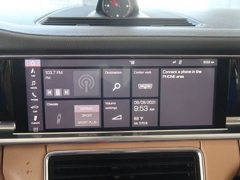 Used 2019 Porsche Panamera RWD image 24
