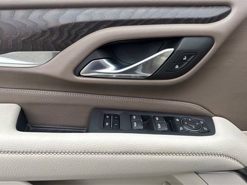 Used 2023 GMC Yukon XL Denali image 11