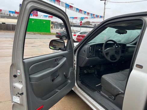 Used 2005 Chevrolet Silverado 1500 W/T image 7