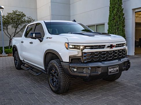 Used 2024 Chevrolet Silverado 1500 ZR2 w/ ZR2 Bison Edition AWD/4WD image 3