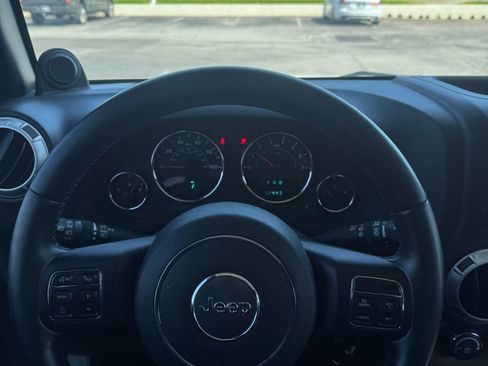 Used 2014 Jeep Wrangler Unlimited Sahara w/ Connectivity Group AWD/4WD image 10
