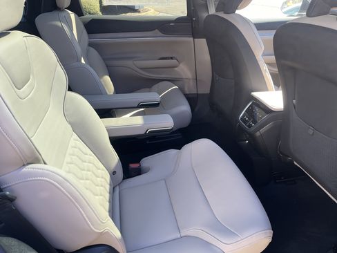 New 2025 Volvo EX90 Plus image 10