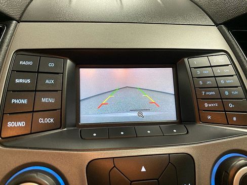 Used 2017 Ford Taurus SE image 26